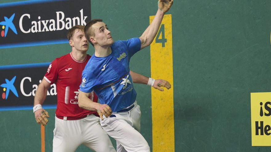 En imágenes: Unai Amiano completa los cuartos de final del Manomanista Serie B tras derrotar a Aldabe en Lizarra.