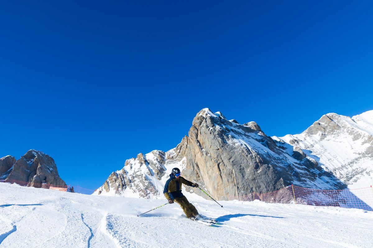 Un esquiador en Gourette.