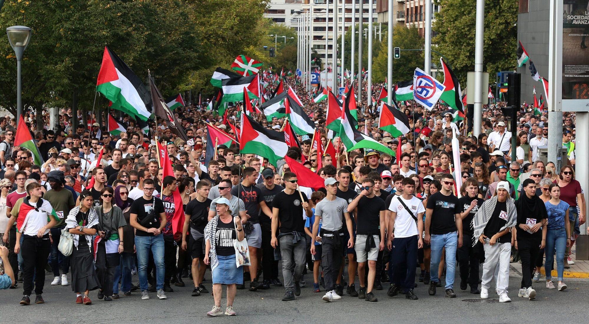 Fotos de la concentración en apoyo a Palestina en Pamplona este sábado