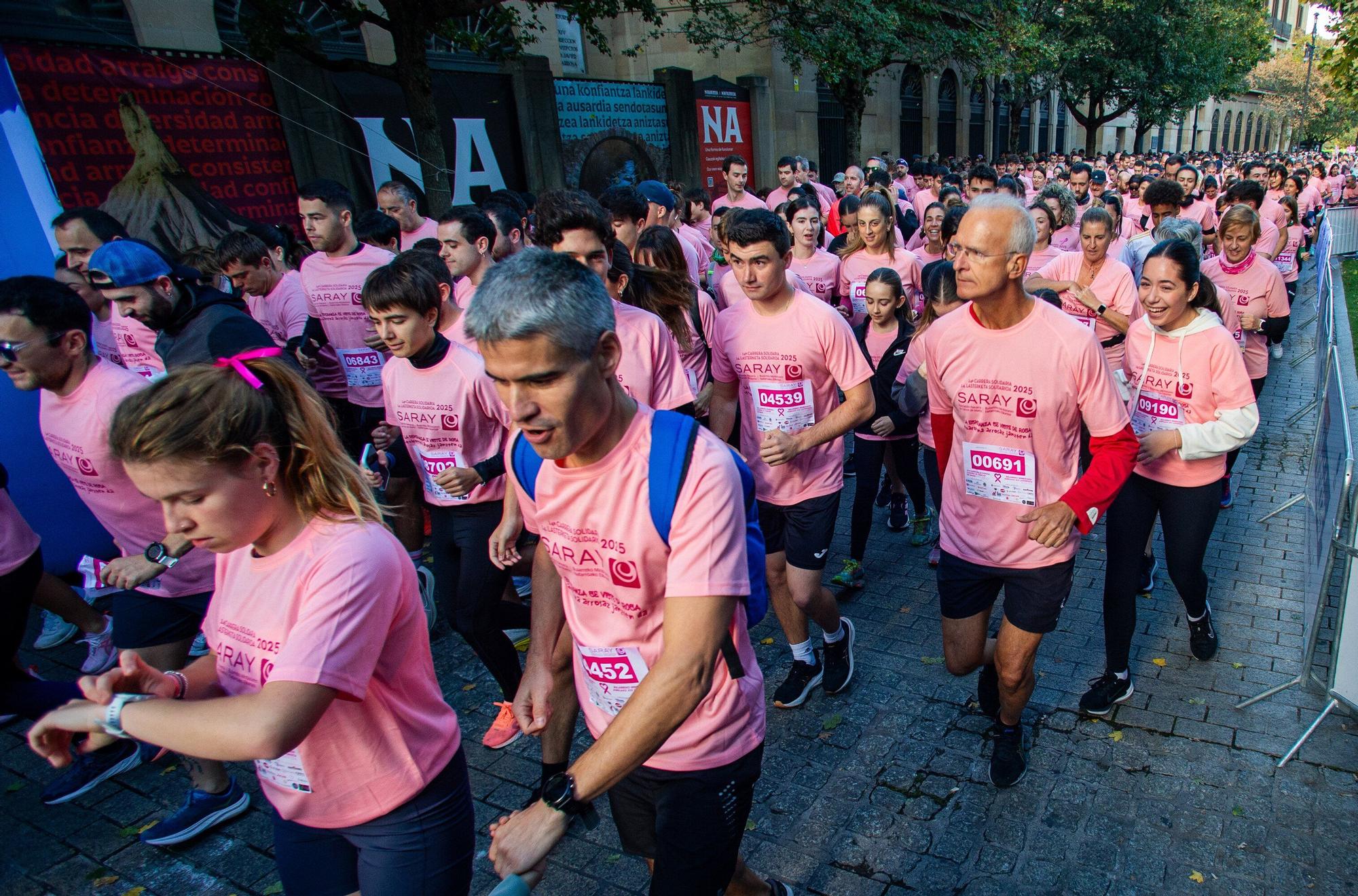 Fotos de la Carrera contra el Cáncer de Mama de Saray en Pamplona 2025
