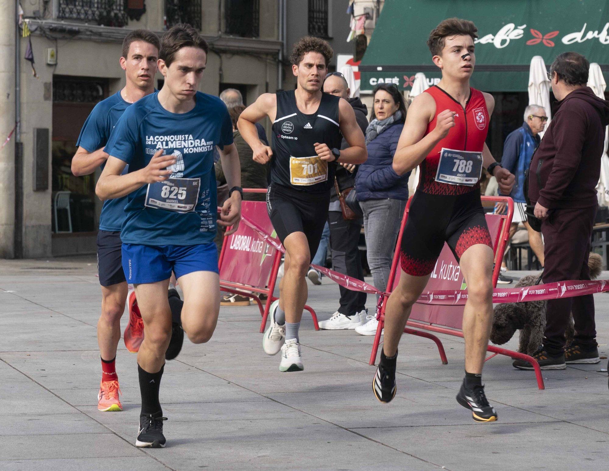 En imágenes: Un millar de corredores atraviesan la almendra