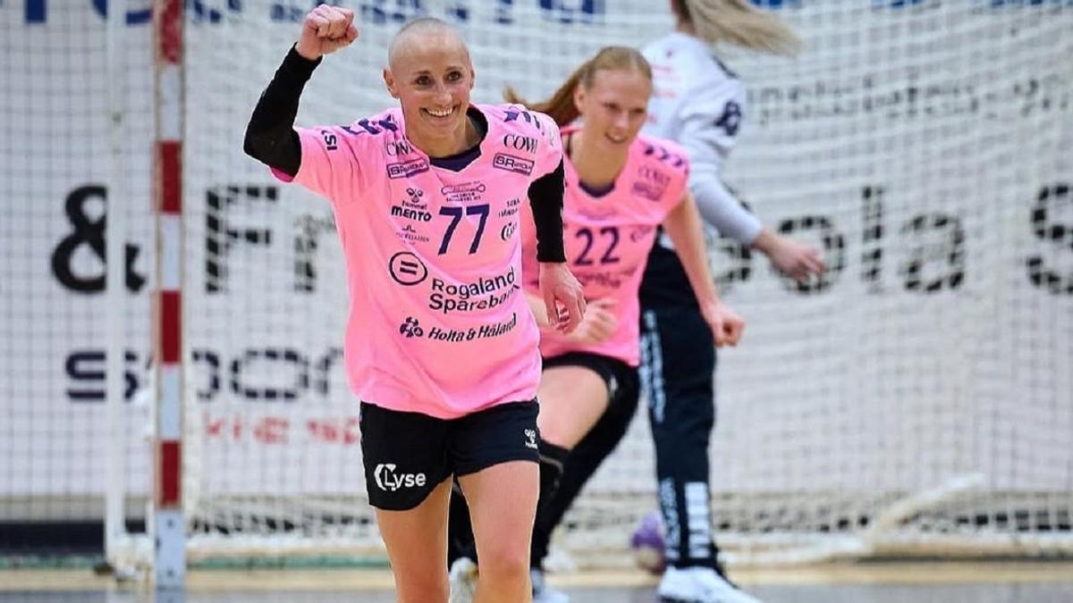 La jugadora, celebrando un gol. La jugadora, celebrando un gol.