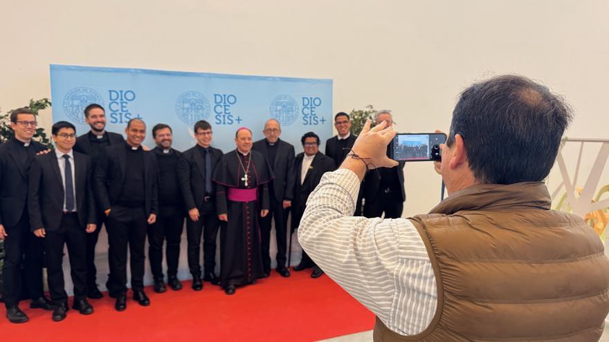 Más de 800 personan llenan Estíbaliz para la presentación de Surrexit, la nuevo hoja de ruta diocesana