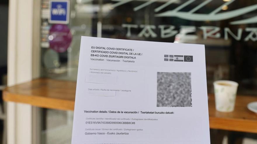 La Fiscalía vasca avala extender el &#039;pase covid&#039; a toda la hostelería y eventos culturales