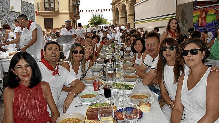 Las pochas y la lluvia se sientan a la mesa en Sesma