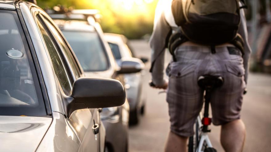 La DGT confirma nuevas normas para motoristas y ciclistas en 2025