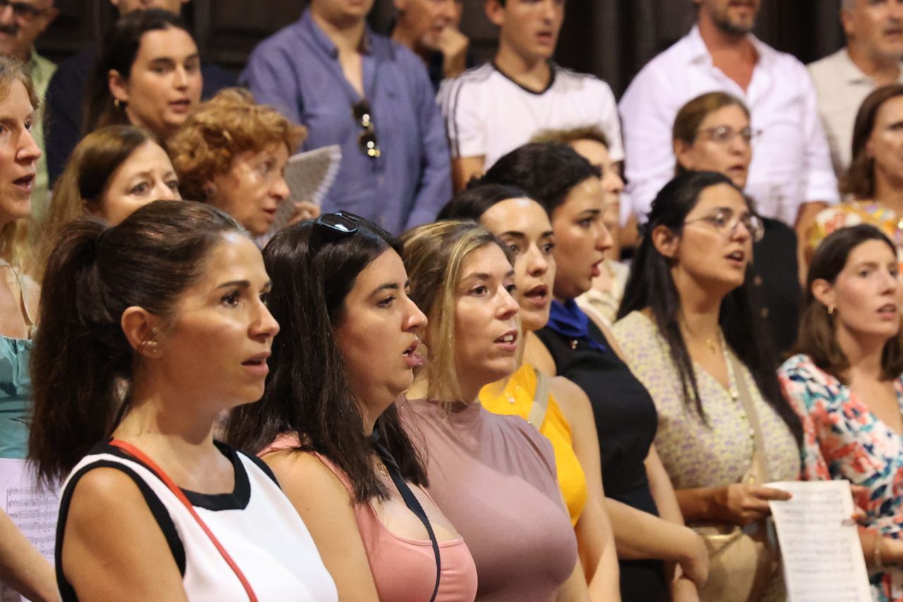 La misa de La Salve, en imágenes