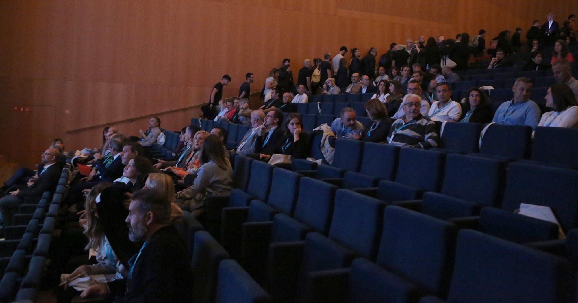 FOTOS | Momentos de tensión en la concentración de docentes de FP ante el Foro del Baluarte