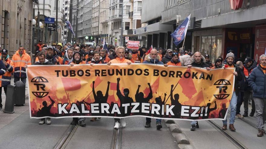 Inspección de Trabajo exige hacer fijos a 42 trabajadores eventuales de Tubos Reunidos