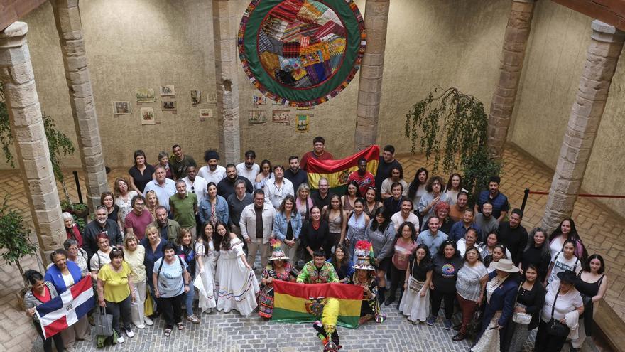 Pamplona celebra su riqueza multicultural representada por 28 asociaciones locales