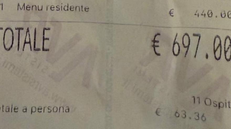 Llevan su propia tarta de cumpleaños y el restaurante toma una medida muy polémica