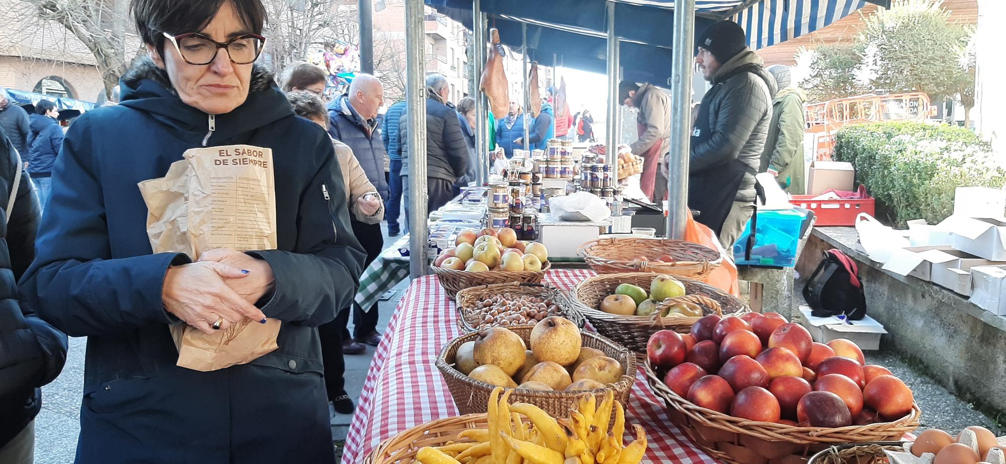 Gentío en la feria de San Antón de Amurrio de 2025