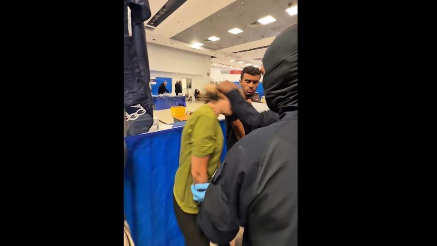 Un ministro israelí se graba humillando a activistas de la flotilla: "Así es como recibimos a los que apoyan el terrorismo"