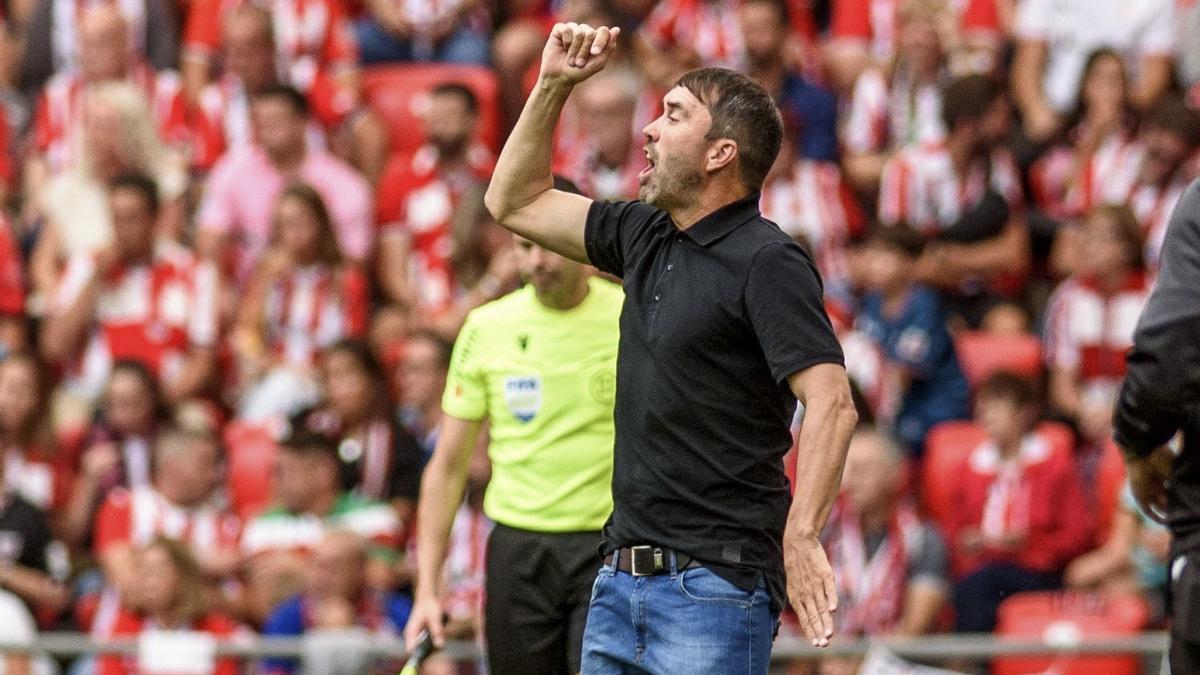 Eduardo Coudet, durante el derbi entre el Athletic y el Alavés del sábado en San Mamés.
