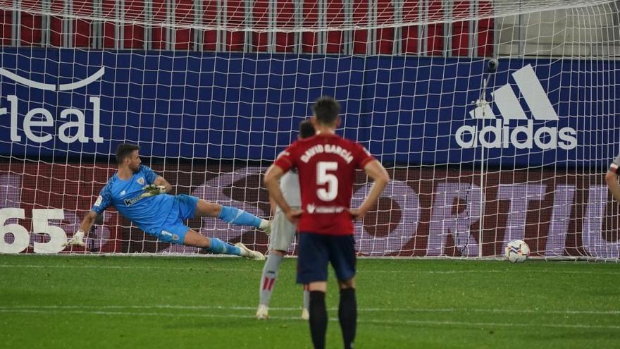 Momento en el que Rubén García batió la portería rojiblanca de penalti.