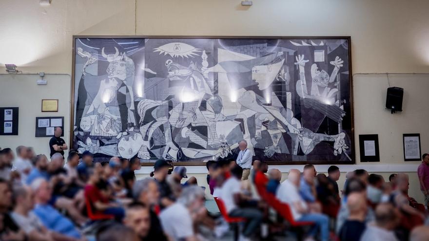 El otro 'Guernica': la asombrosa réplica hilada a mano que esconde la cárcel de Navalcarnero