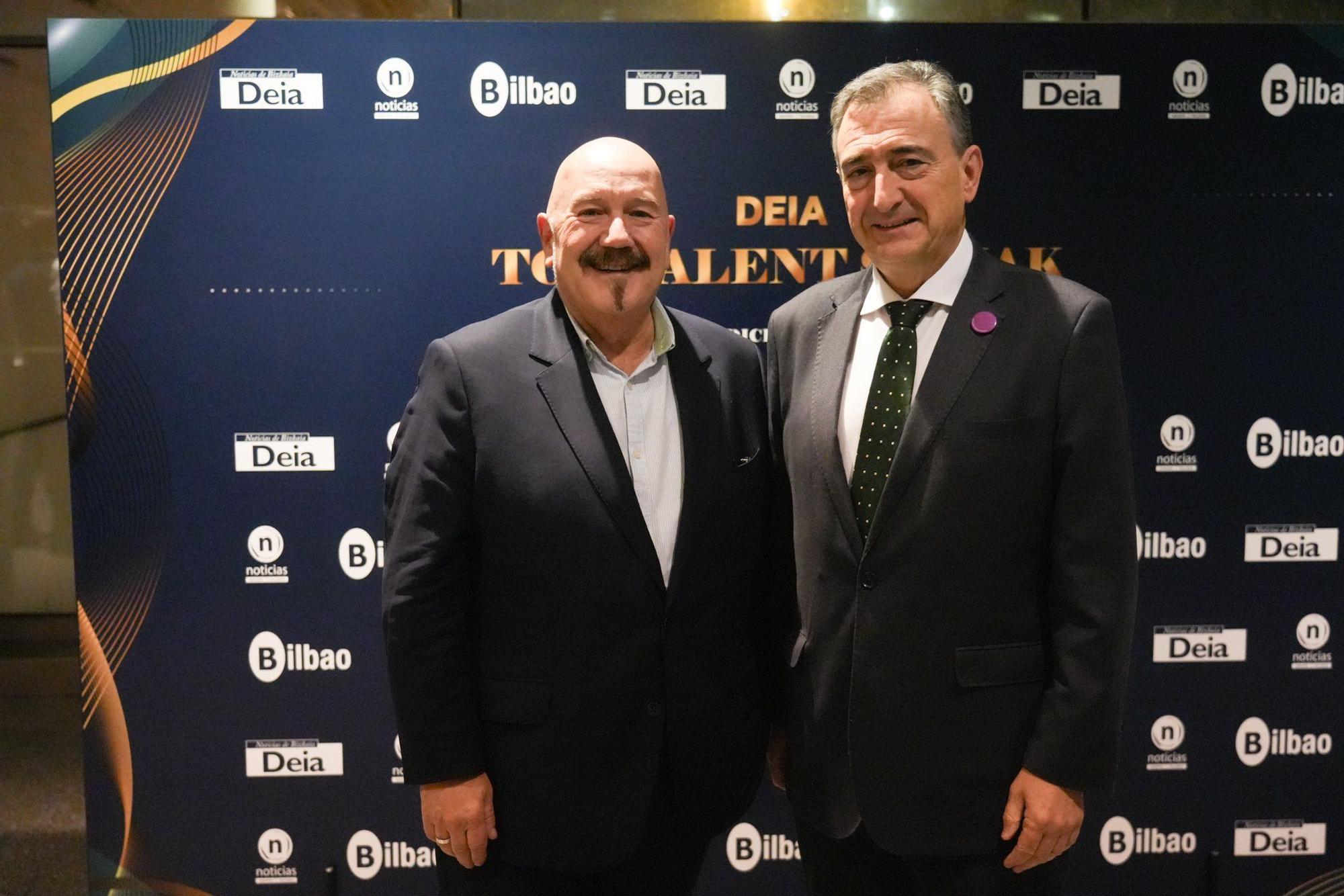 El director gerente del Palacio Euskalduna, Iñigo Iturrate, y el presidente del EBB, Aitor Esteban.