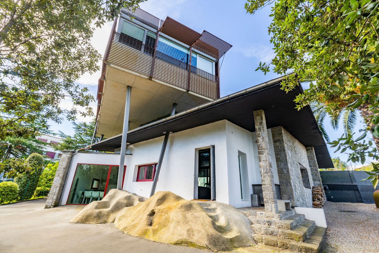 Exclusiva Villa Bifamiliar en venta en un paraíso, ubicada en el Alto de Zorroaga, en San Sebastián