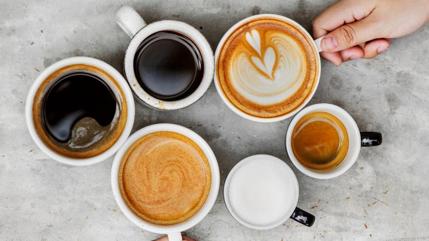 ¿Tomas café nada más despertarte? Un nutricionista alerta de este grave error