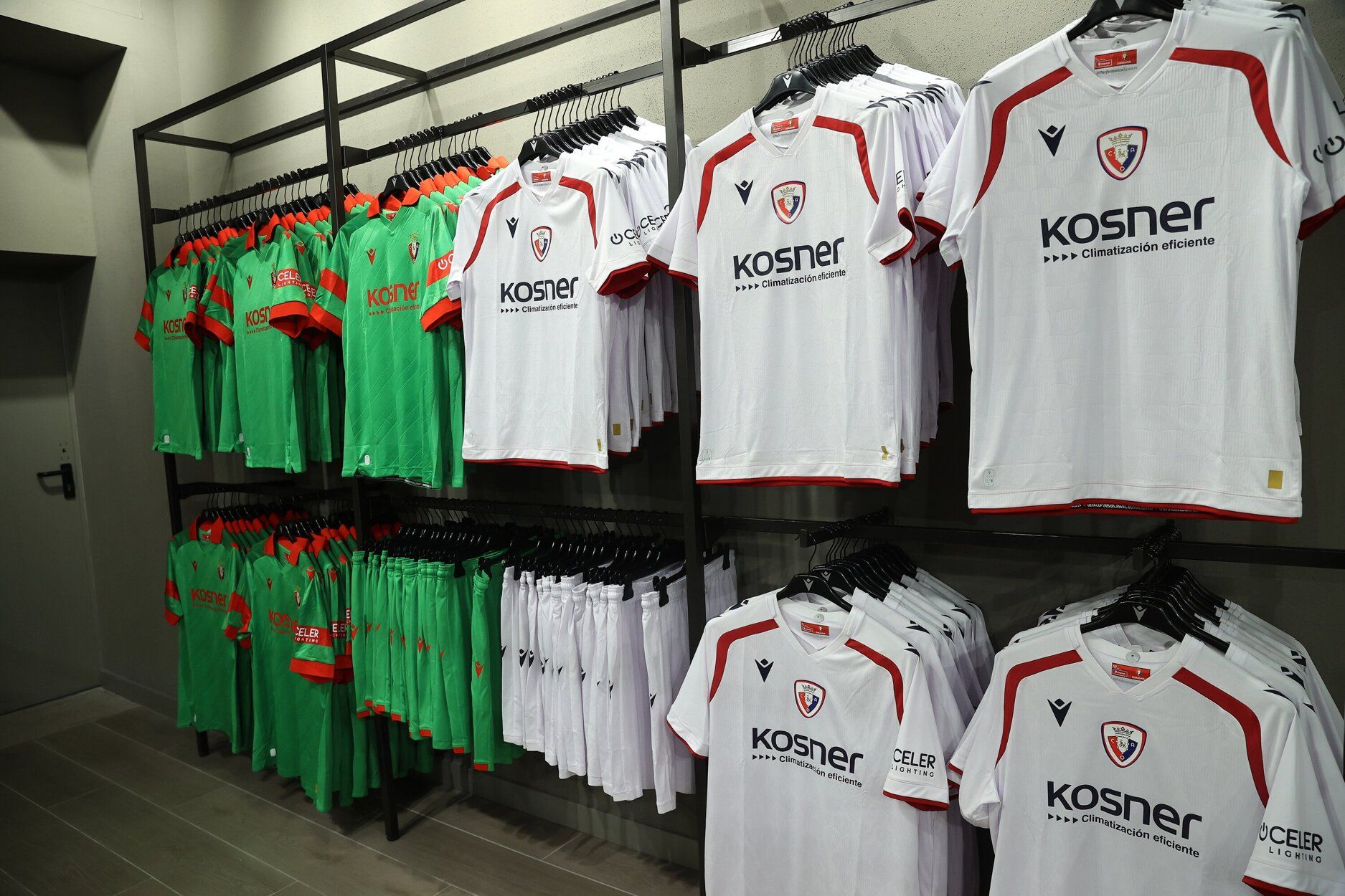 Fotos de la tercera equipación de Osasuna