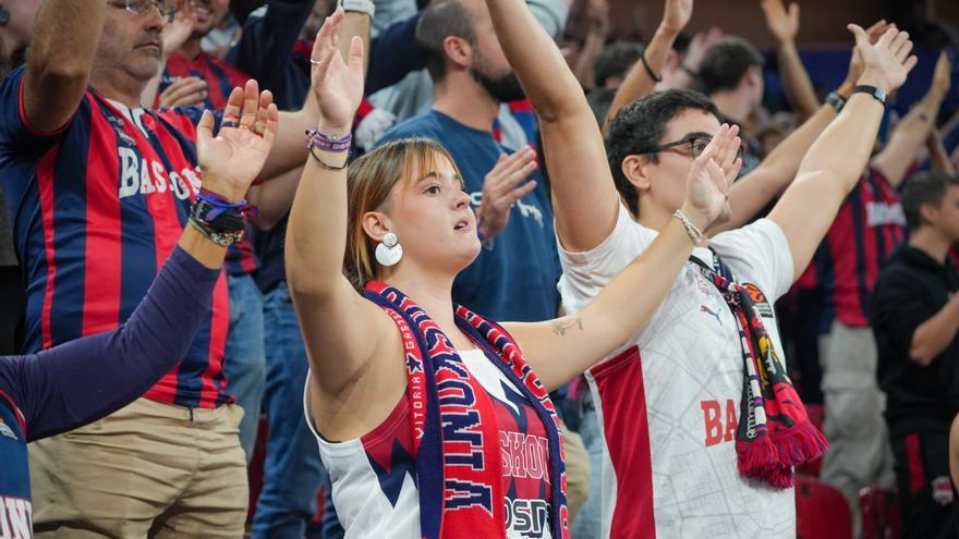 En imágenes: Ambientazo en el Baskonia-Panathinaikos (¡Búscate en las fotos!)