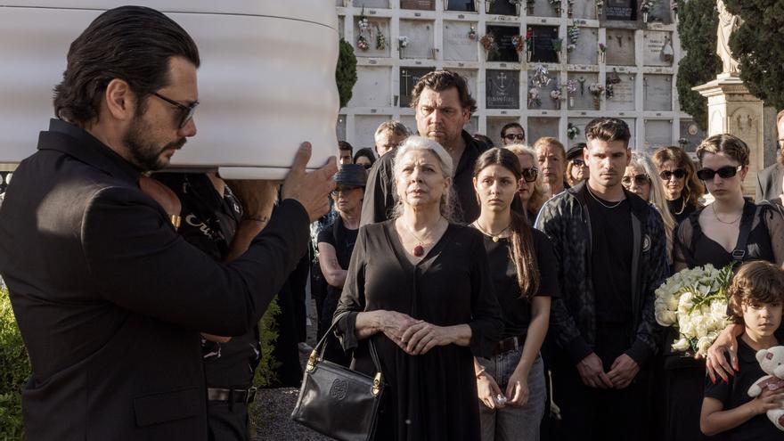 ‘Dos tumbas’, una historia de venganza con el sello Carmen Mola