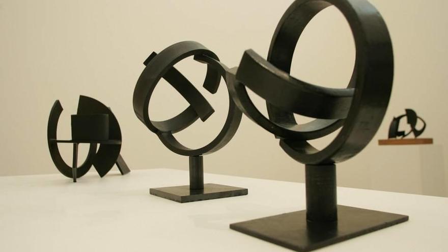Esculturas de Jorge Oteiza en su exposición en el Guggenheim en 2004.