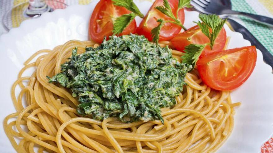 Menú fin de semana: pasta con ortigas, conejo en adobo y torrijas