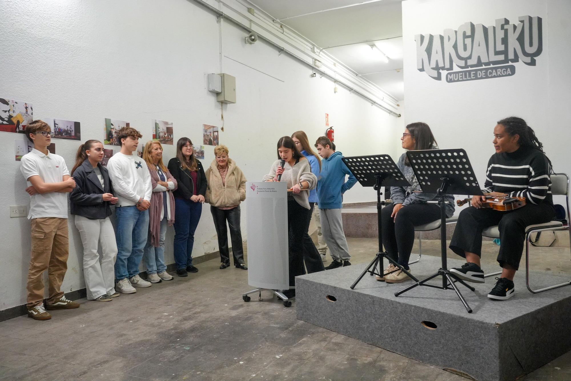 En imágenes: La Casa de Cultura Ignacio Aldecoa luce un nuevo mural