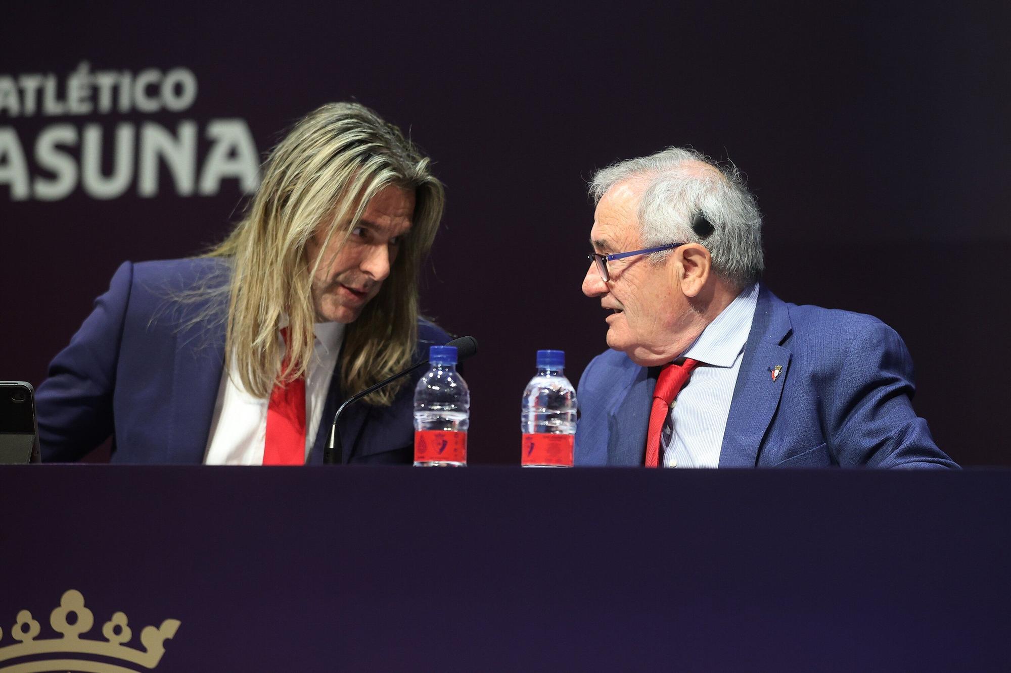 Fotos de la Asamblea de socios de Osasuna en Baluarte