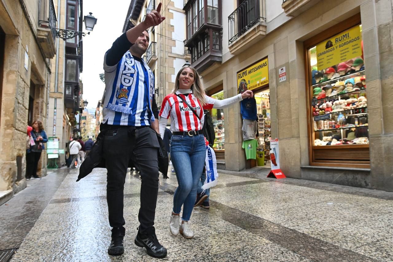 Las aficiones de la Real y Athletic ya juegan en la Parte Vieja