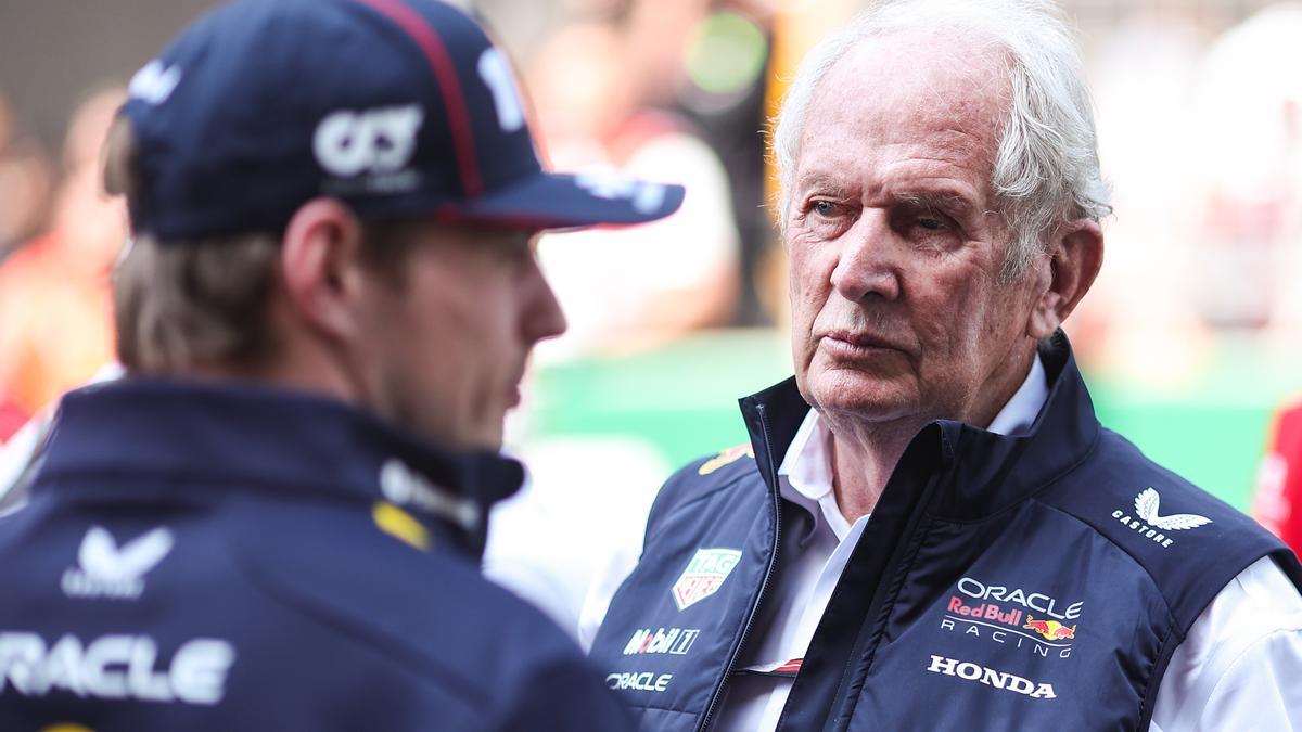 El ya exasesor de Red Bull, Helmut Marko, ante Max Verstappen.