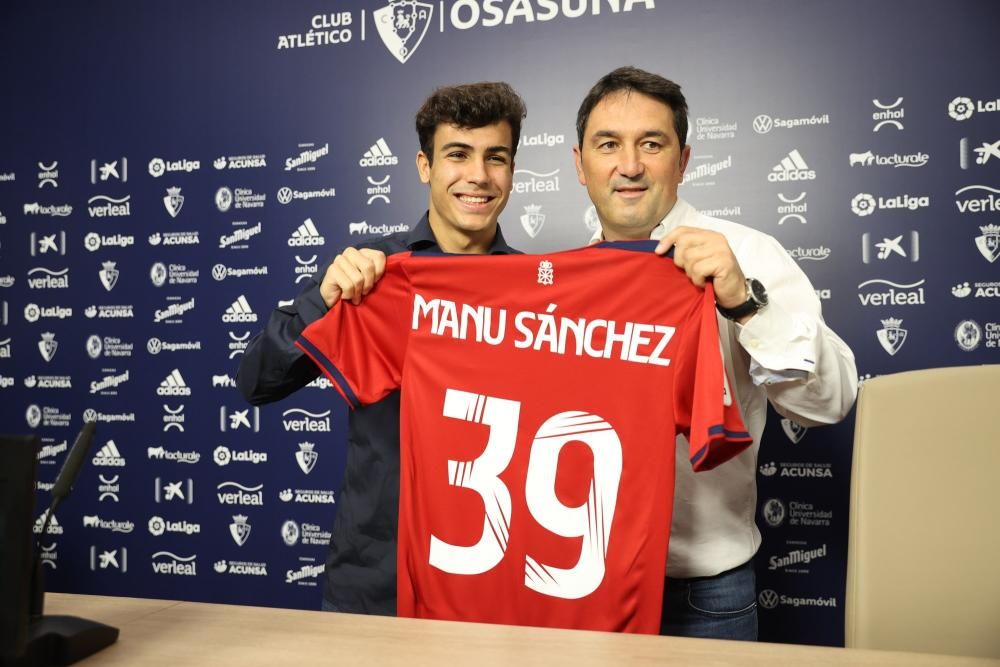 Presentación Manu Sánchez como jugador de Osasuna