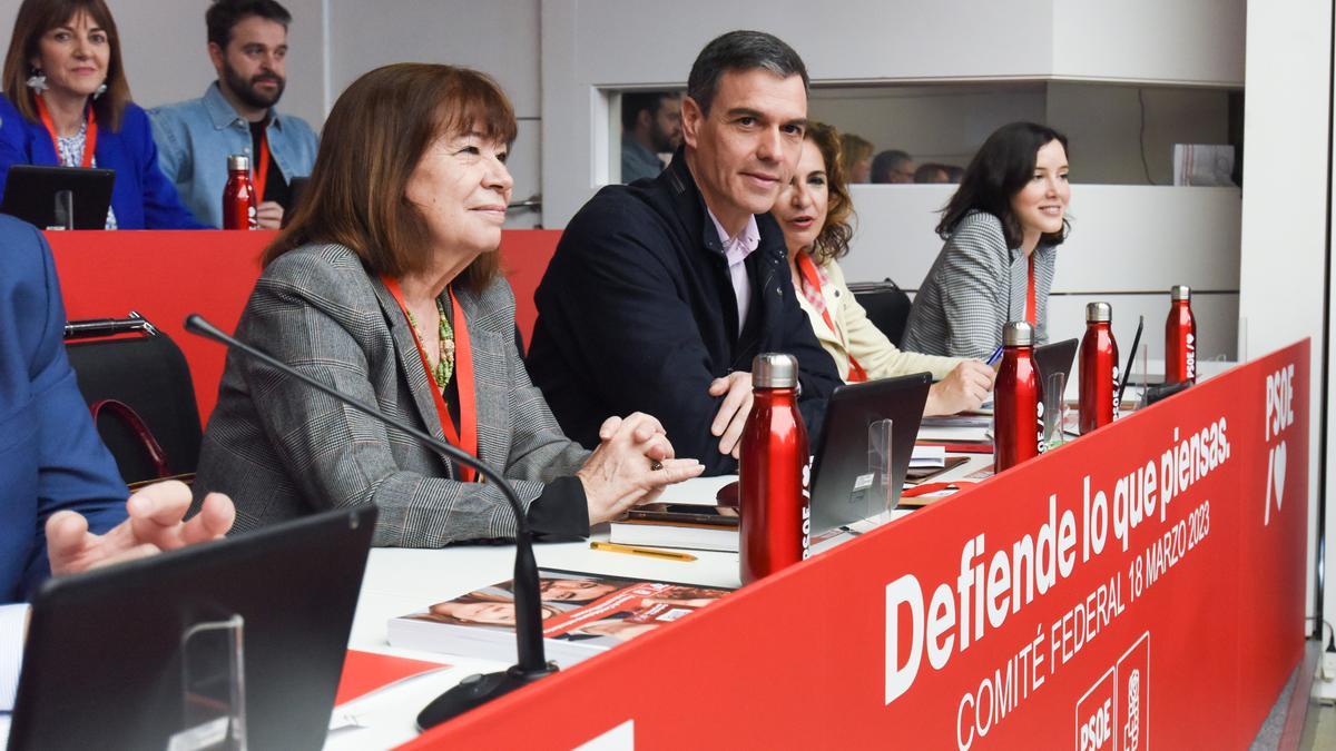 Leire Díez habló con Cristina Narbona de "reconducir" los ataques al  presidente