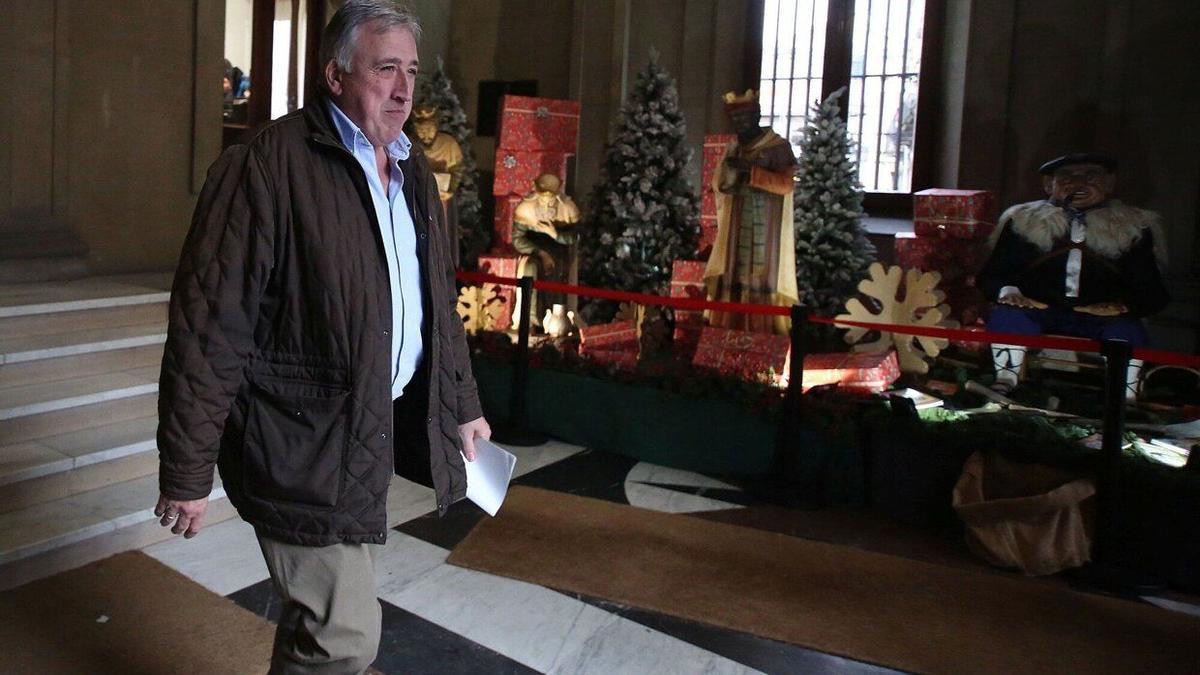 Joseba Asiron, a su llegada este miércoles al Ayuntamiento de Pamplona Joseba Asiron, a su llegada este miércoles al Ayuntamiento de Pamplona