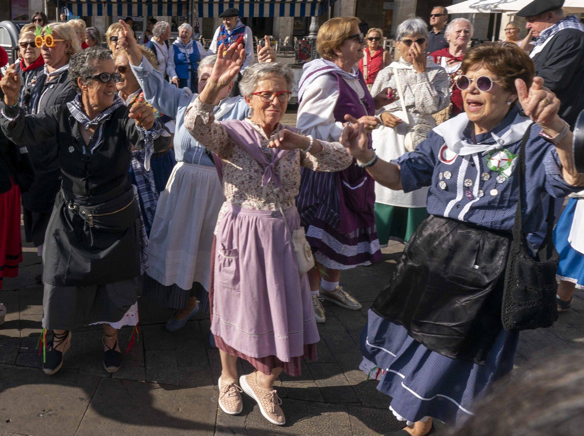 En imágenes: Blusas y neskas veteranos celebran su día en La Blanca