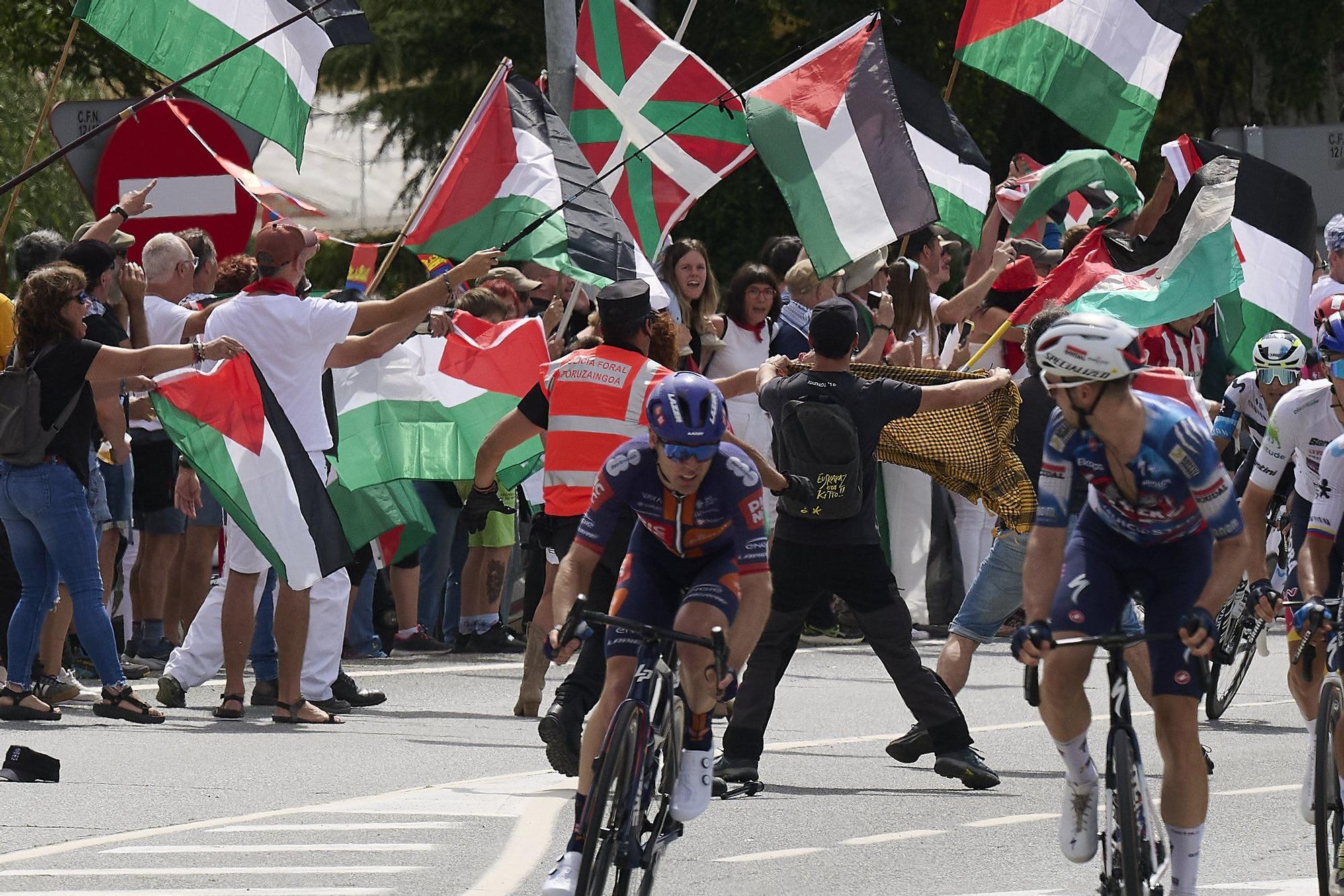 Fotos de la etapa navarra de La Vuelta 25 entre Sendaviva y Larra - Belagua