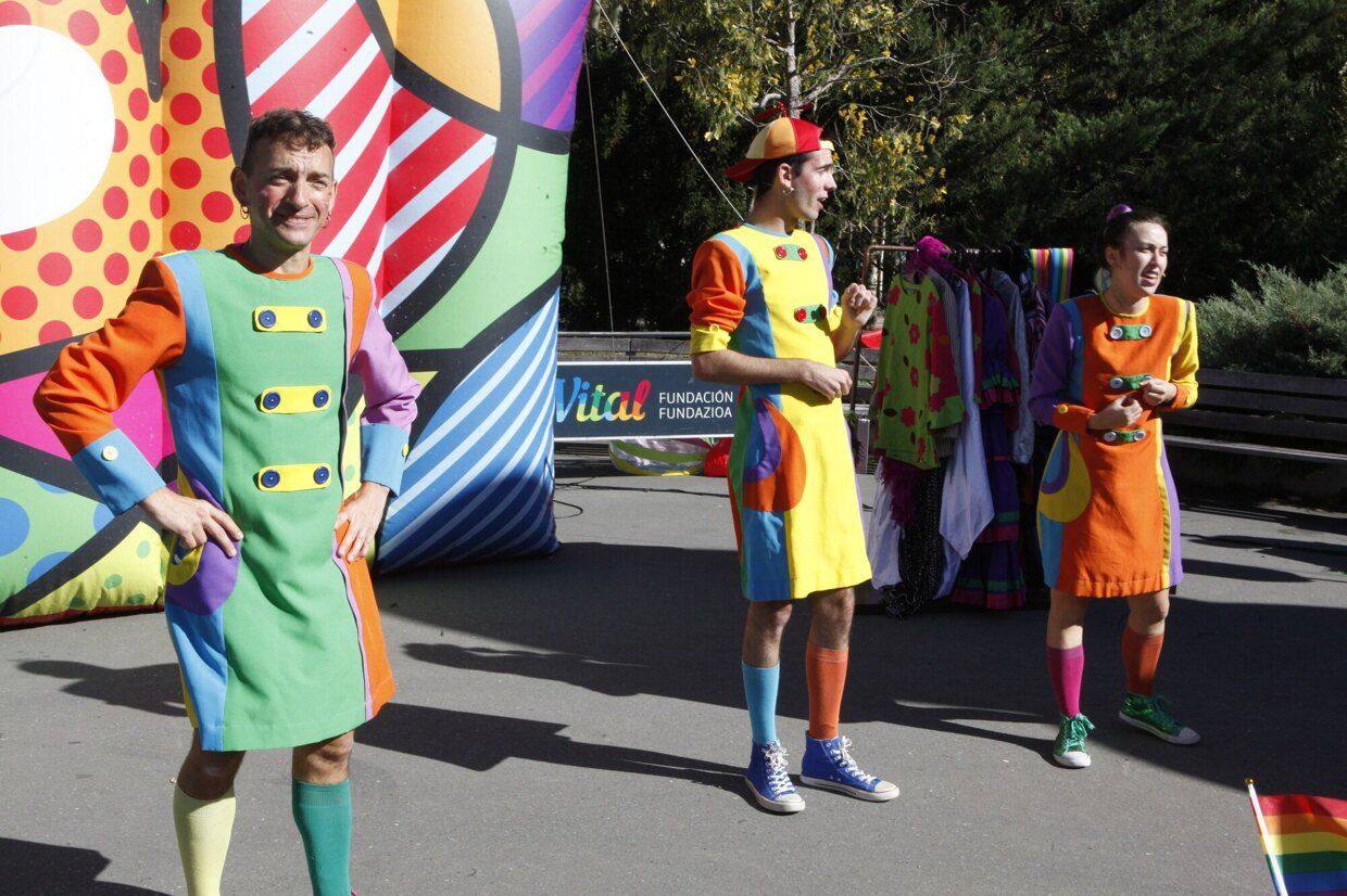 En imágenes: éxito absoluto en la fiesta contra de la LGTBIfobia de la zona Gorbea de Vitoria