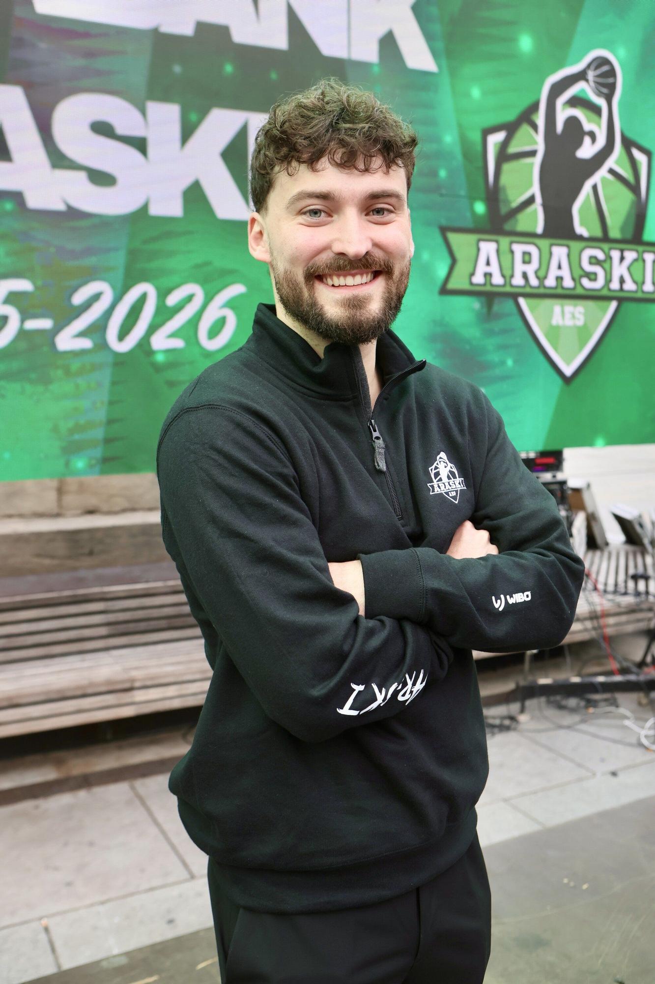 En imágenes: El Araski presenta su plantilla en la plaza de la Virgen Blanca