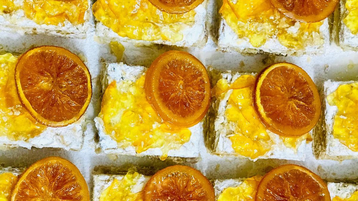 Milhojas con naranjas confitadas.