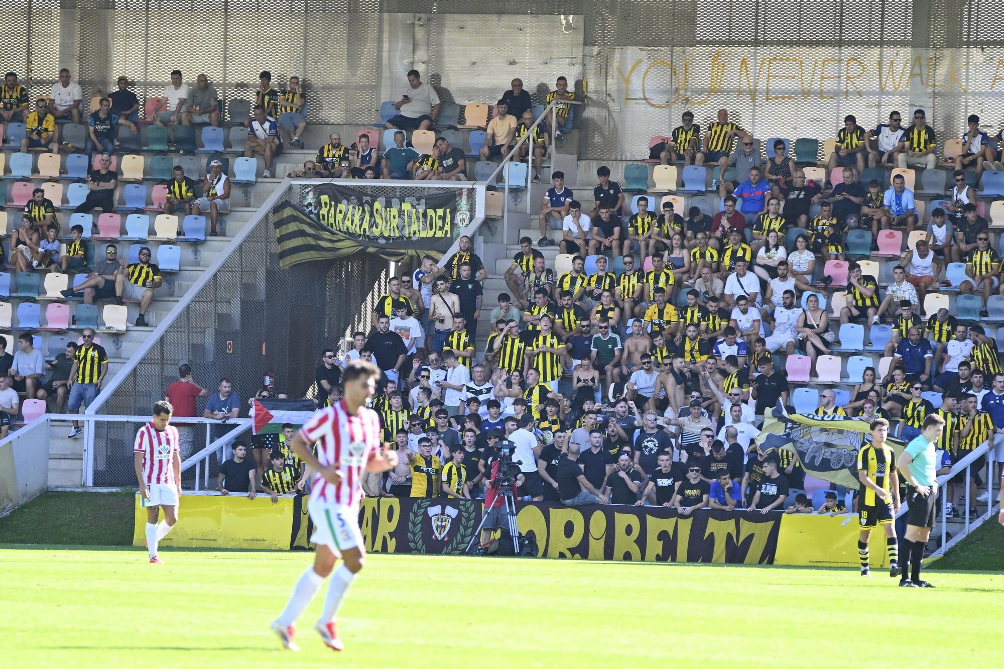 En imágenes: Ekaitz rescata a tiempo el primer punto del Barakaldo