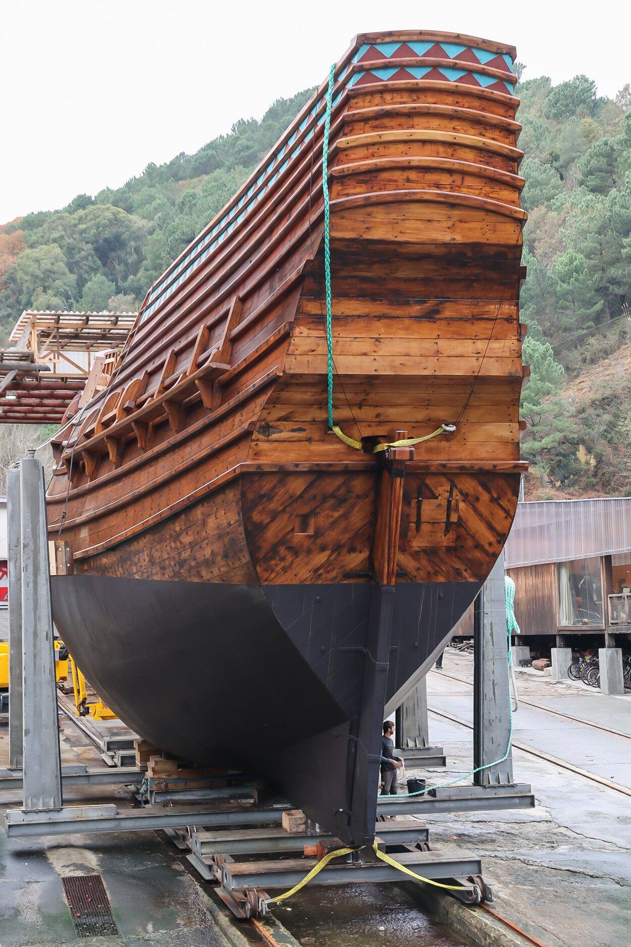La nao 'San Juan', lista para la botadura
