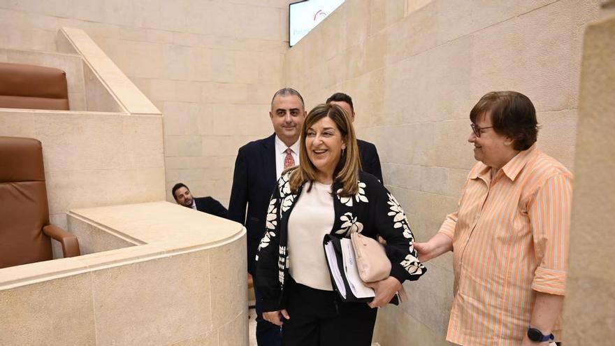 María José Sáenz de Buruaga, nueva presidenta de Cantabria gracias a la abstención del PRC