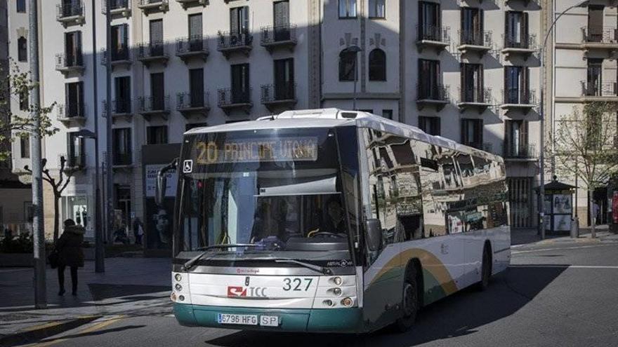 Una villavesa que cubre la línea 20.