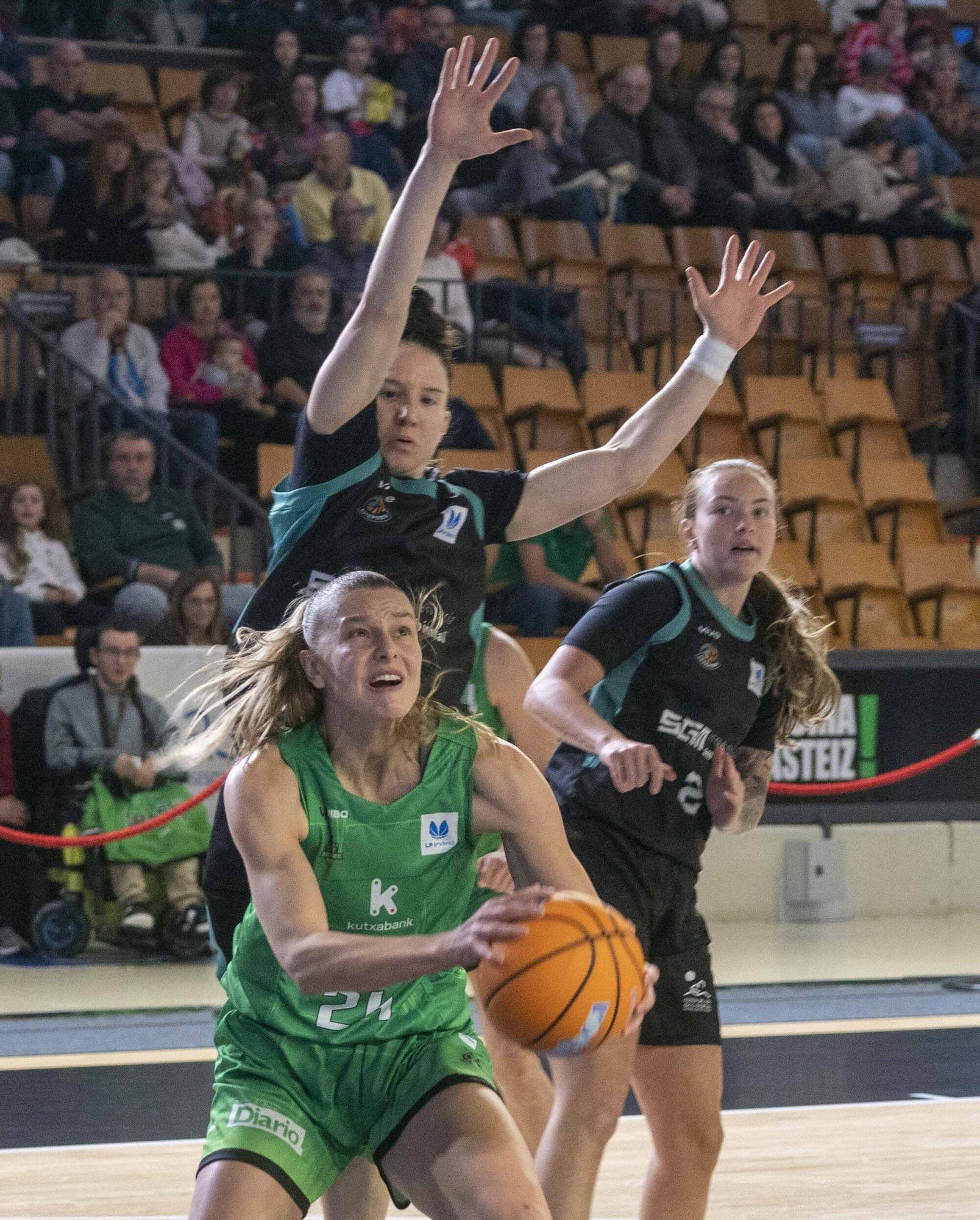 En imágenes: Derrota del Kutxabank Araski ante el Estepona