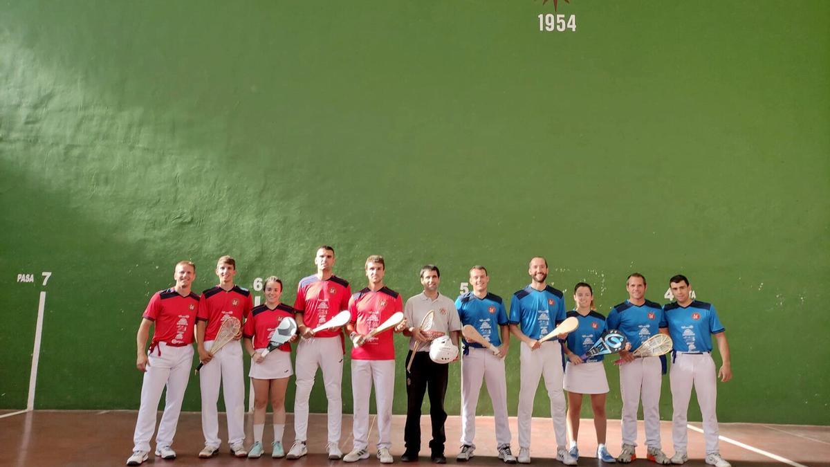 Las y los participantes de ambos equipos.