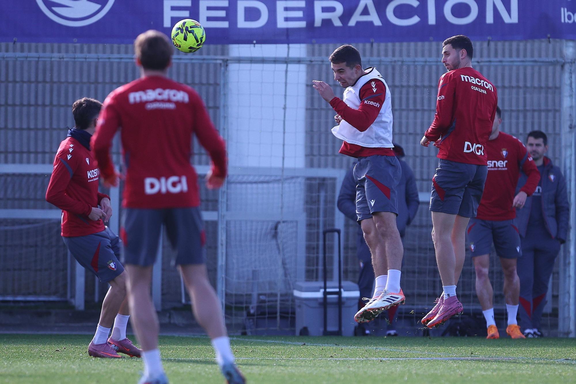 Fotos del entrenamiento de Osasuna y de la rueda de prensa de Lisci de este viernes 28 de noviembre