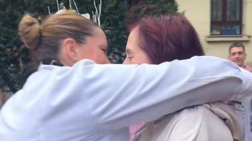 La emotiva despedida a Charo, trabajadora de un colegio de Santurtzi que se jubila: "Gracias por todo"