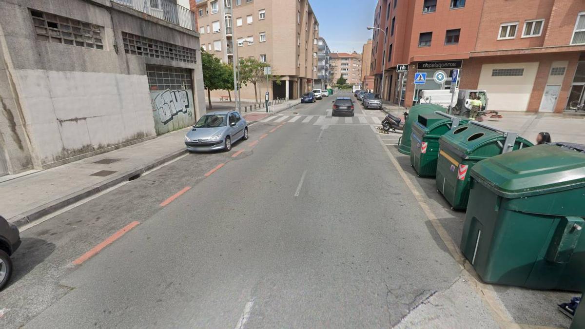Al fondo de la imagen, paso de cebra en la calle Cruz de Barkazio donde ha tenido lugar el atropello.