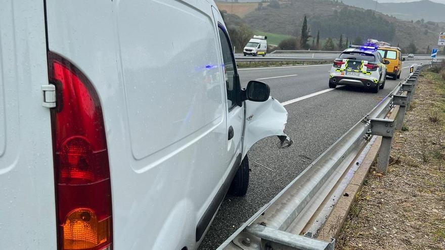 Investigan a un joven de 23 años por huir tras causar un accidente con dos heridos en la Autovía del Camino